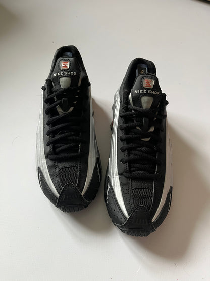 Nike Shox R4 Retro OG Black Metallic Silver Red Sneakers Shoes