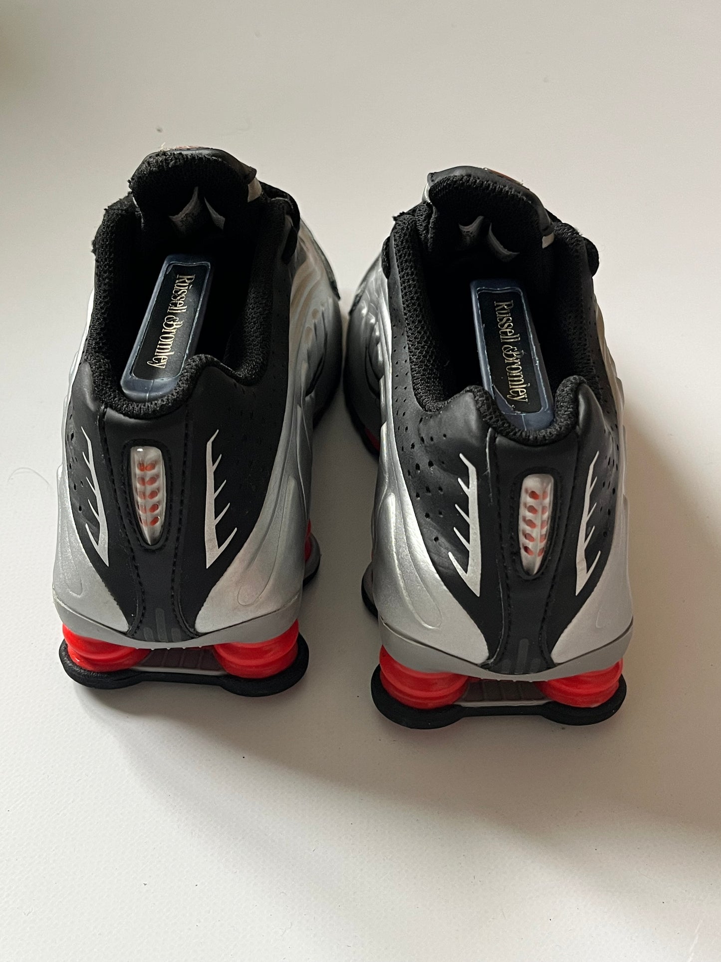 Nike Shox R4 Retro OG Black Metallic Silver Red Sneakers Shoes