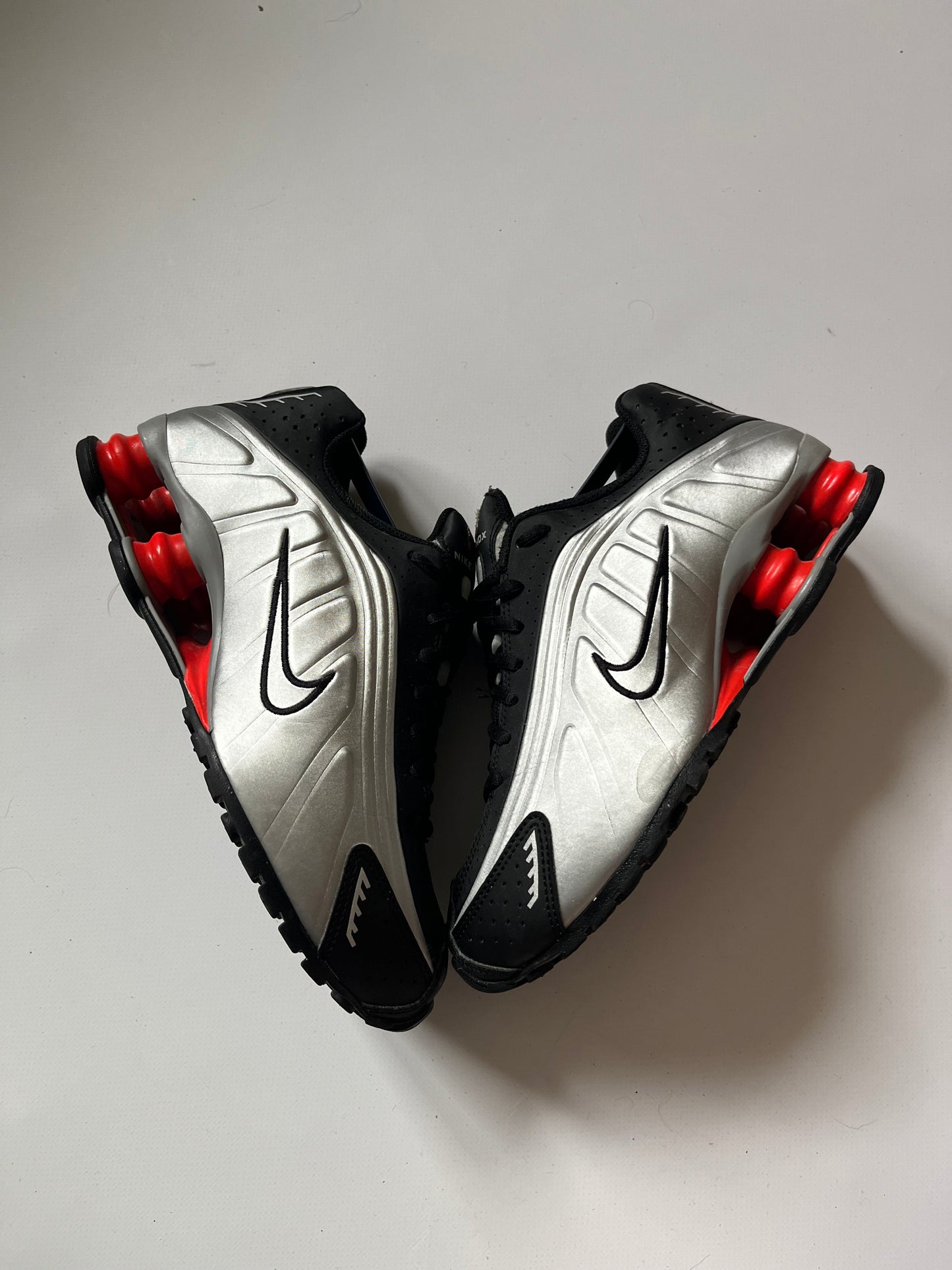 Nike Shox R4 Retro OG Black Metallic Silver Red Sneakers Shoes