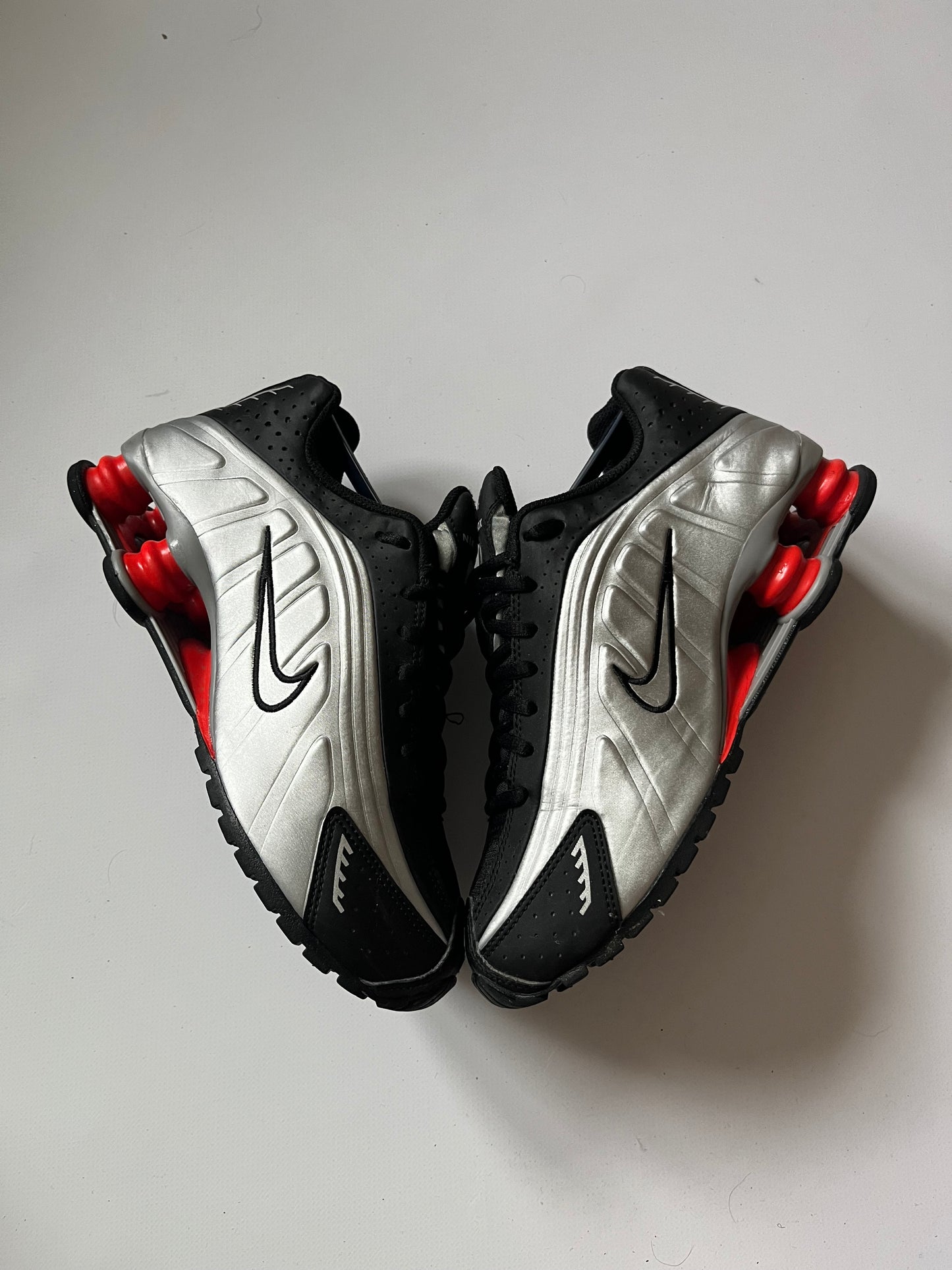 Nike Shox R4 Retro OG Black Metallic Silver Red Sneakers Shoes